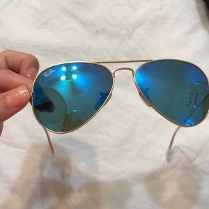 Blue reflective rayban aviators with case